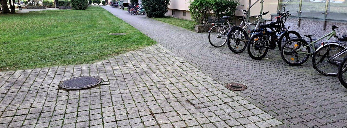 Gepflegte Innenhöfe und Gemeinschaftsflächen: Wir kümmern uns um Sauberkeit und Ordnung.